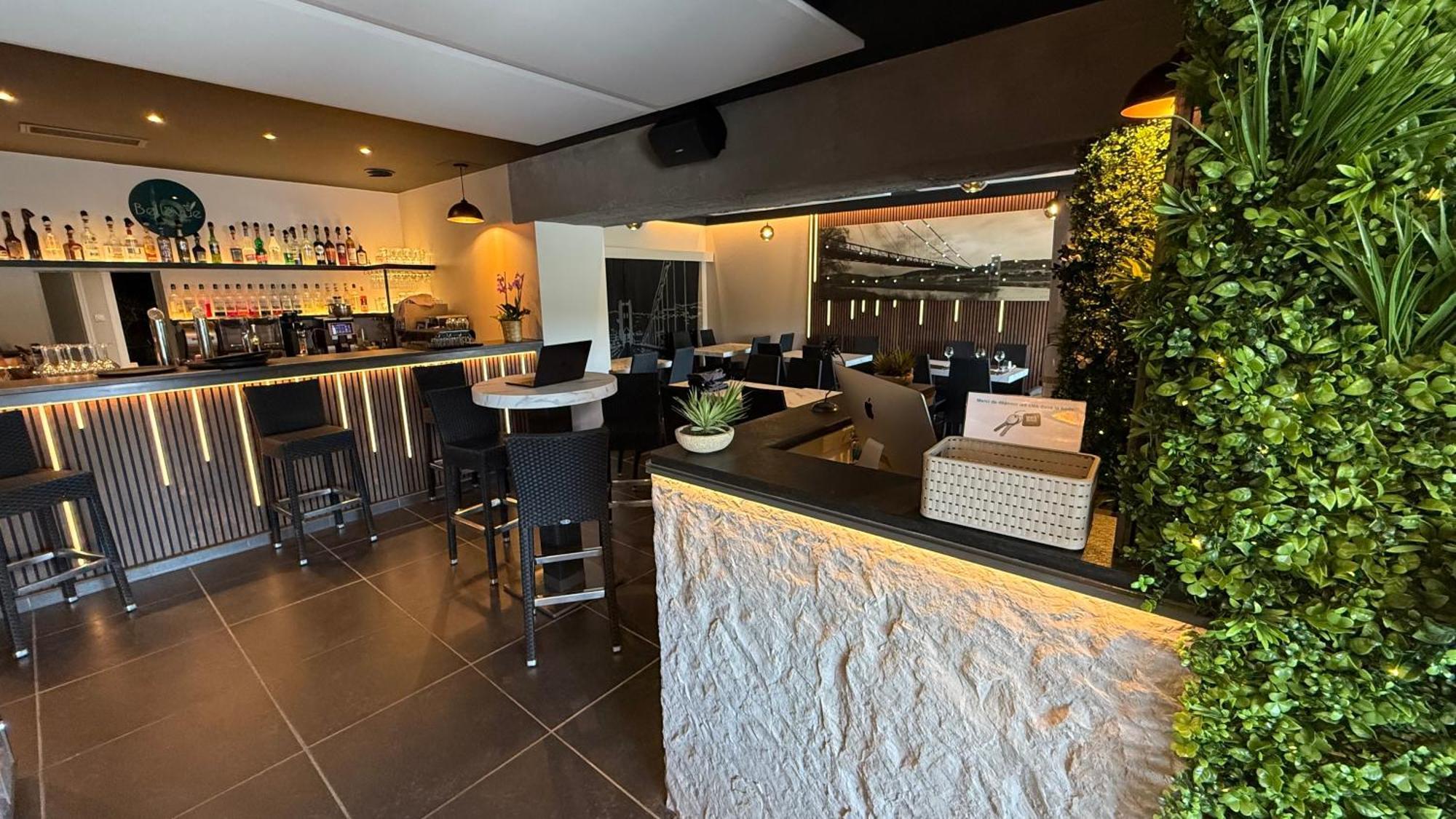Logis Hotel Restaurant Bellevue Saint-Martin-dʼArdèche Exteriör bild